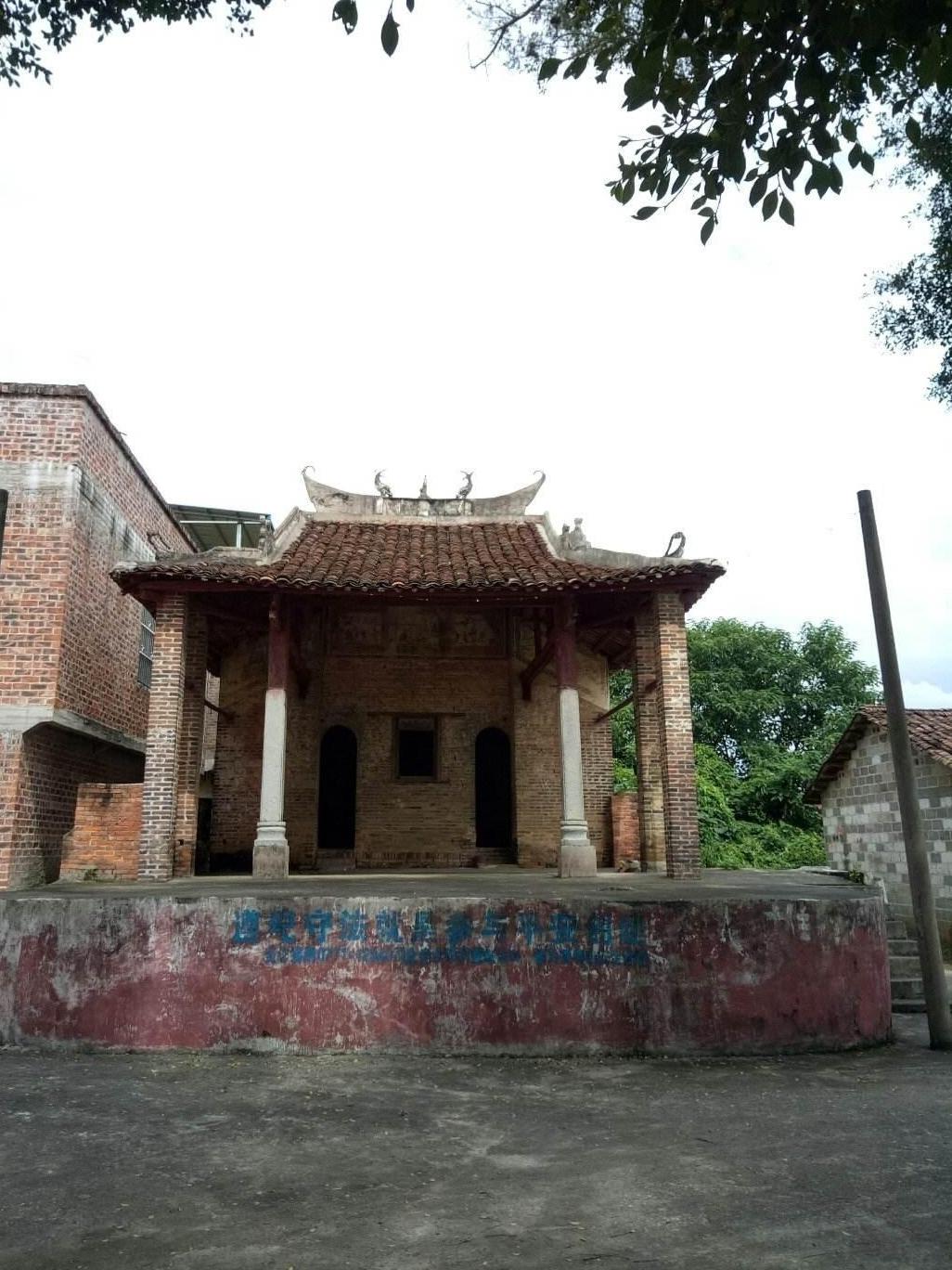 陸斡鎮(zhèn)領(lǐng)導(dǎo)團(tuán)隊(duì)引領(lǐng)未來，共筑新篇章